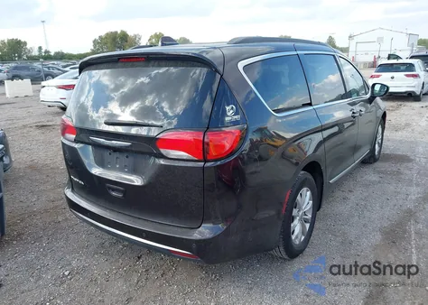 2017 Chrysler Pacifica Touring-L z USA, uszkodzony, nr VIN 2C4RC1BG8HR525825